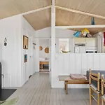 Cozy Beachfront Vakantiehuis