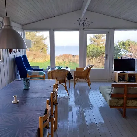 Cozy Beachfront * Nykøbing Sjælland