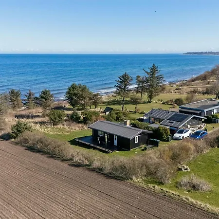 Cozy Beachfront בית נופש